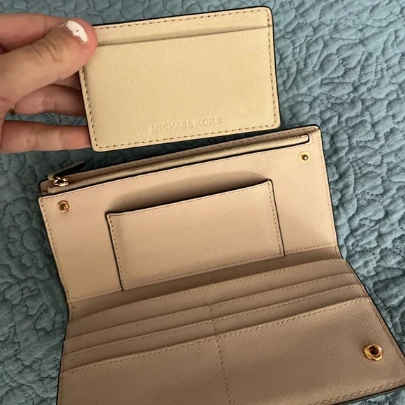 Michael Kors wallet - Picture 4 of 4